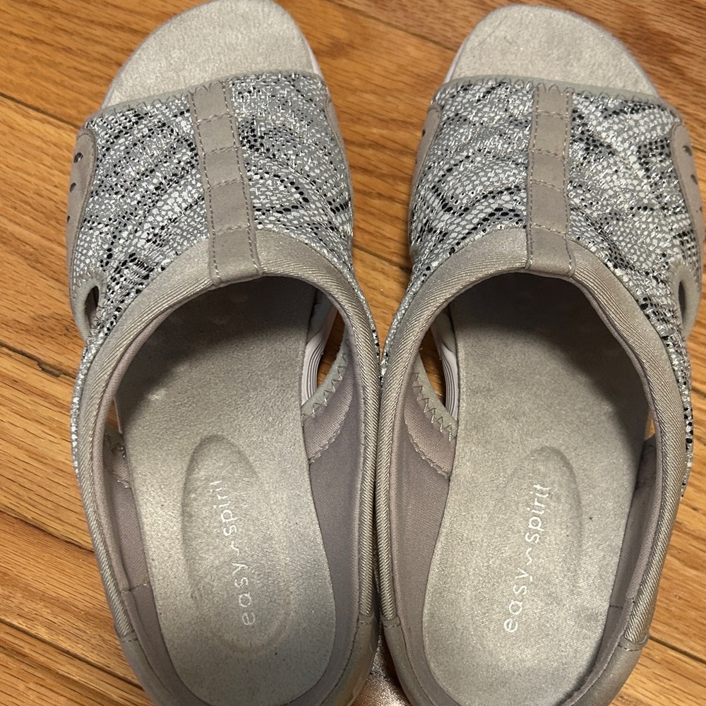 Easy Spirit Women's Textured Gray Mules